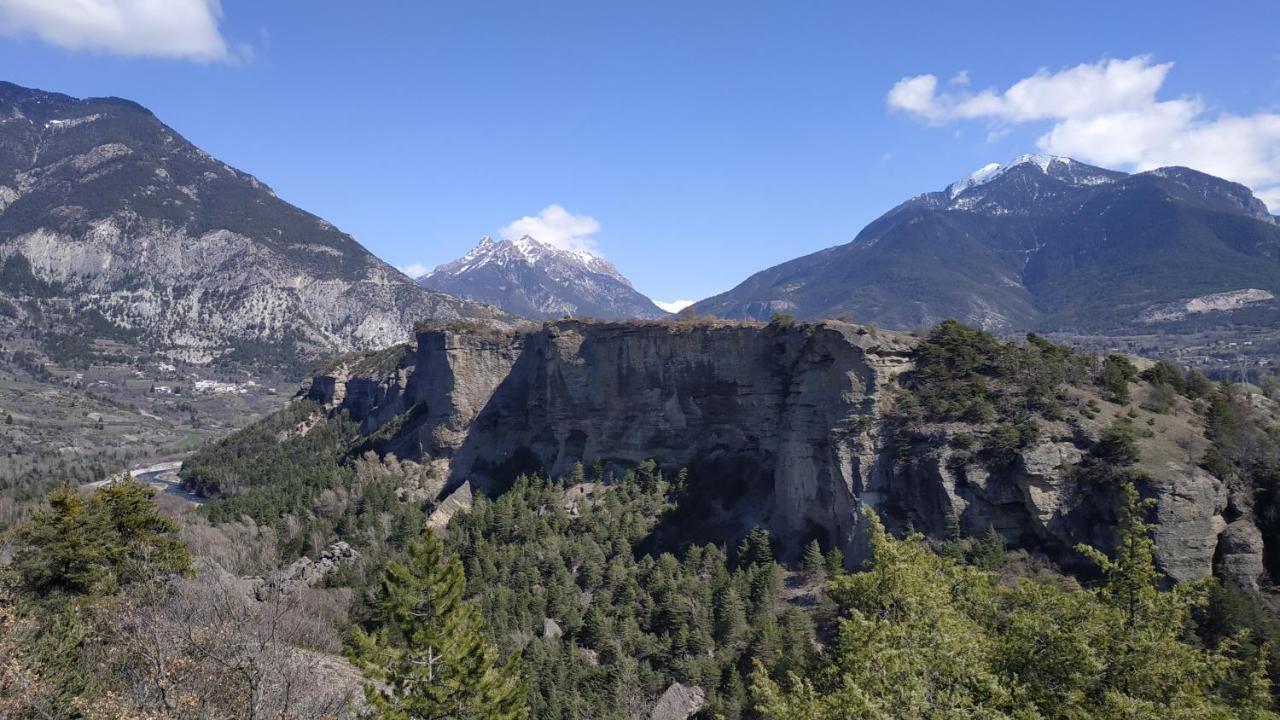 Chez Jacquie Et Fifi Panzió Mont-Dauphin Kültér fotó