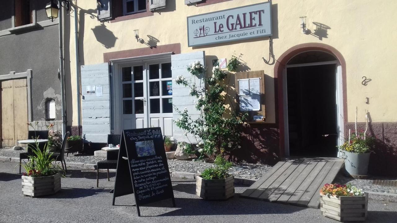 Chez Jacquie Et Fifi Panzió Mont-Dauphin Kültér fotó