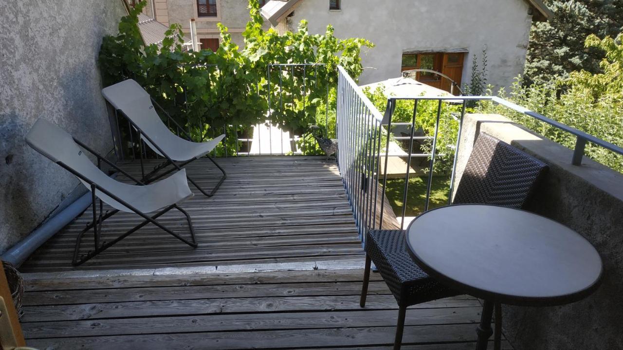 Chez Jacquie Et Fifi Panzió Mont-Dauphin Kültér fotó
